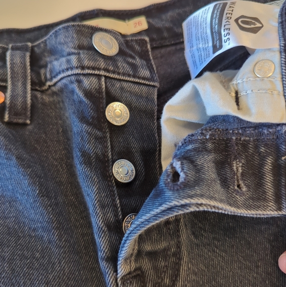 Women's Levi's Wedgie Straight Fit Dark Wash Button Fly Jeans Size 26 EUC - Picture 8 of 9